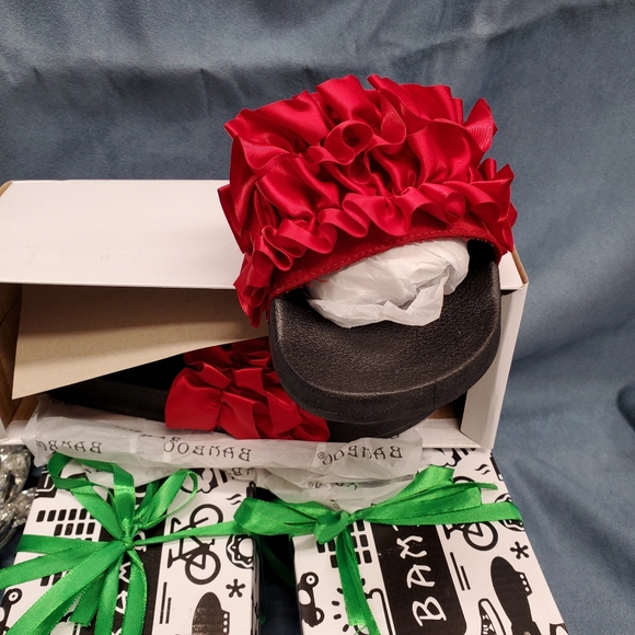 NWT Bamboo ❤😃 Satin Ruffled Slide in Sandal - Picture 6 of 11